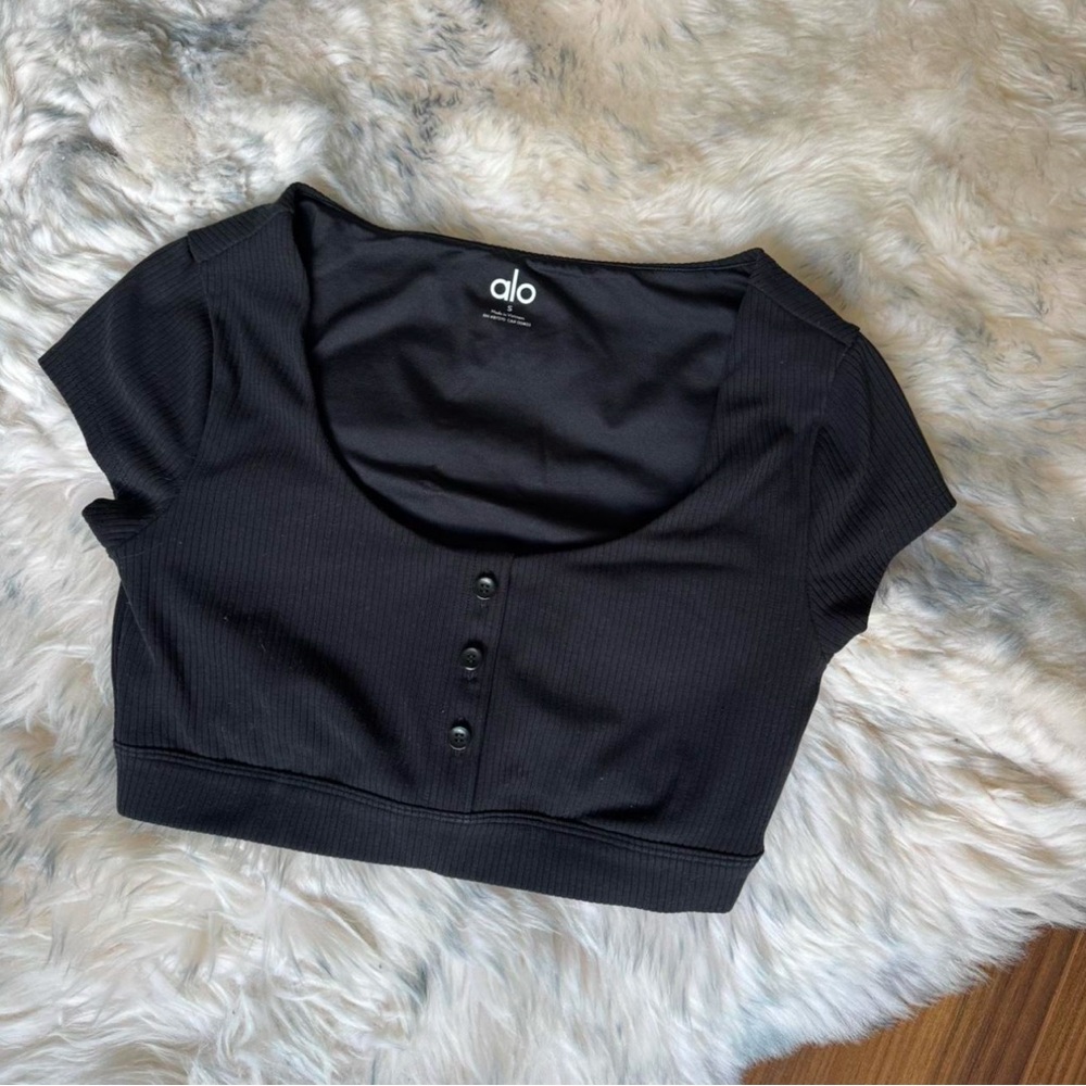 Alo Yoga T-Shirt Crop Henley Top